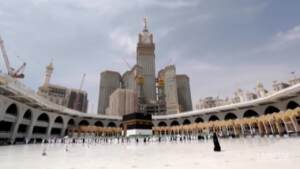 La Mecca, in 60mila davanti alla Kaabah per il pellegrinaggio santo