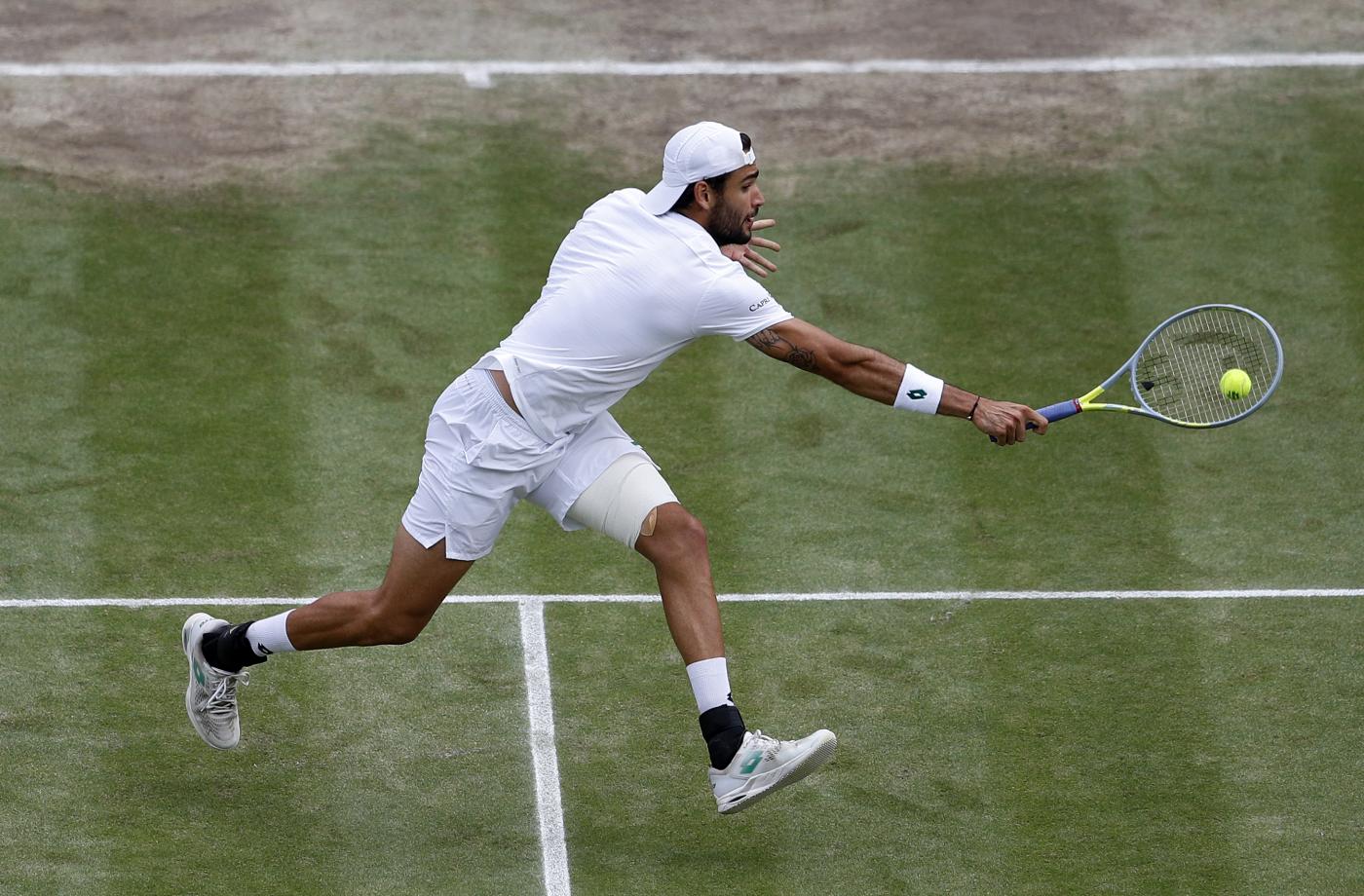 Tokyo 2020, Berrettini rinuncia ai Giochi per i postumi dell’infortunio a Wimbledon. “Devastato all’idea di non giocare”