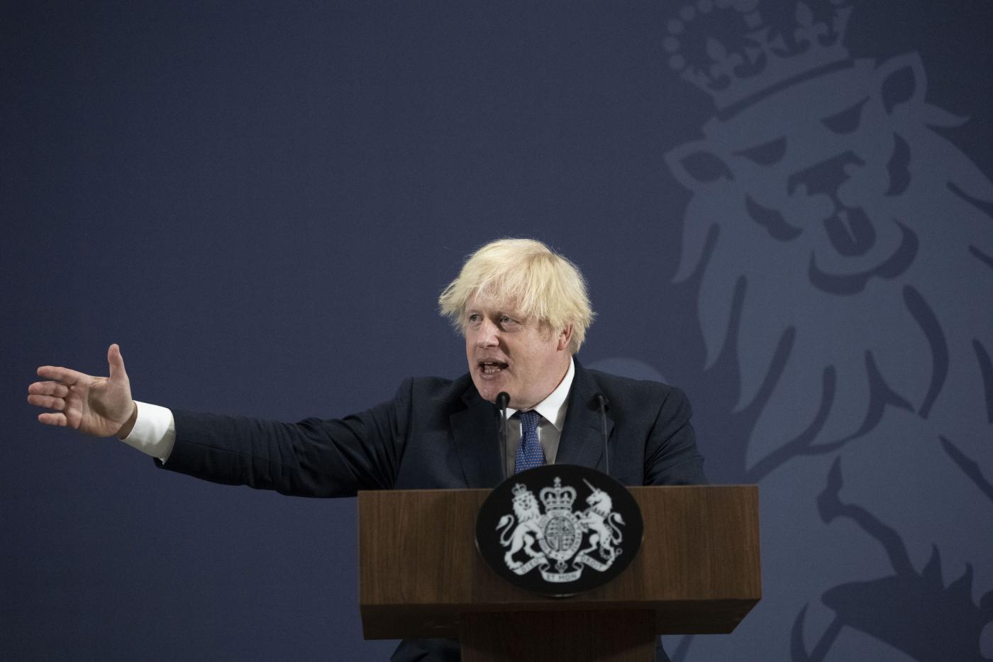 Covid, Boris Johnson cambia idea: 10 giorni di isolamento dopo il contatto con il ministro positivo