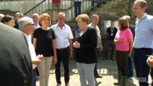 Maltempo in Germania, Angela Merkel visita il villaggio di Schuld