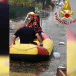 Maltempo, inondazioni a Palermo: i soccorsi del Vigili del Fuoco in canotto