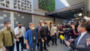 Bolsonaro dimesso dall’ospedale, al momento esclusa l’operazione