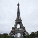 Parigi, allarme bomba alla Tour Eiffel: evacuata