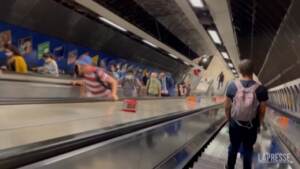 Freedom Day in Gran Bretagna, ma in metro a Londra la mascherina resiste