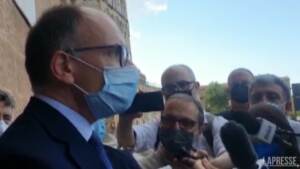 Vaccini, Letta: “Salvini che ride e scherza è irresponsabile”