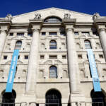 Borsa, a Milano pesa paura variante Covid: Ftse Mib chiude in calo del 3,33%