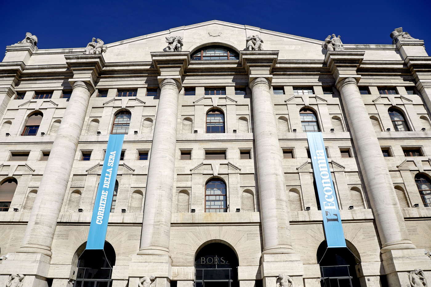 Borsa, a Milano pesa paura variante Covid: Ftse Mib chiude in calo del 3,33%