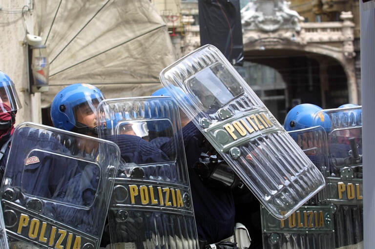 A 20 anni dal G8 di Genova, le immagini storiche – FOTOGALLERY