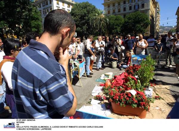 PIAZZA ALIMONDA, IL LUOGO DOVE E' RIMASTO UCCISO CARLO GIULIANI
