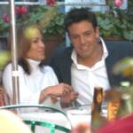 JLo e Ben Affleck a Capri: foto e selfie con i fan