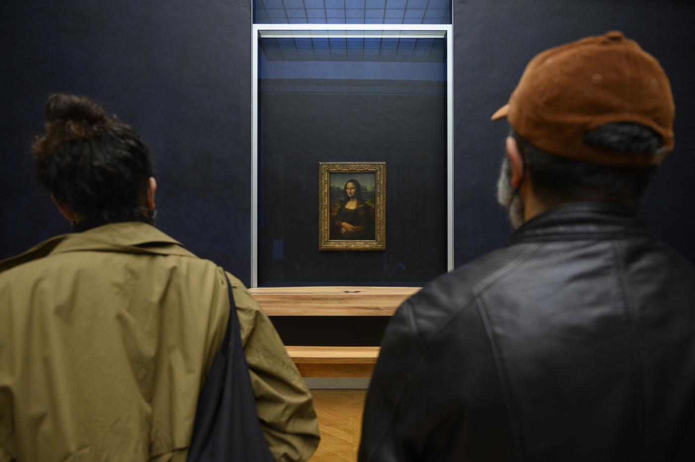 In Francia nuovo boom contagi, al via pass per musei