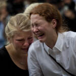 Lo strazio dei conoscenti e dei sopravvissuti