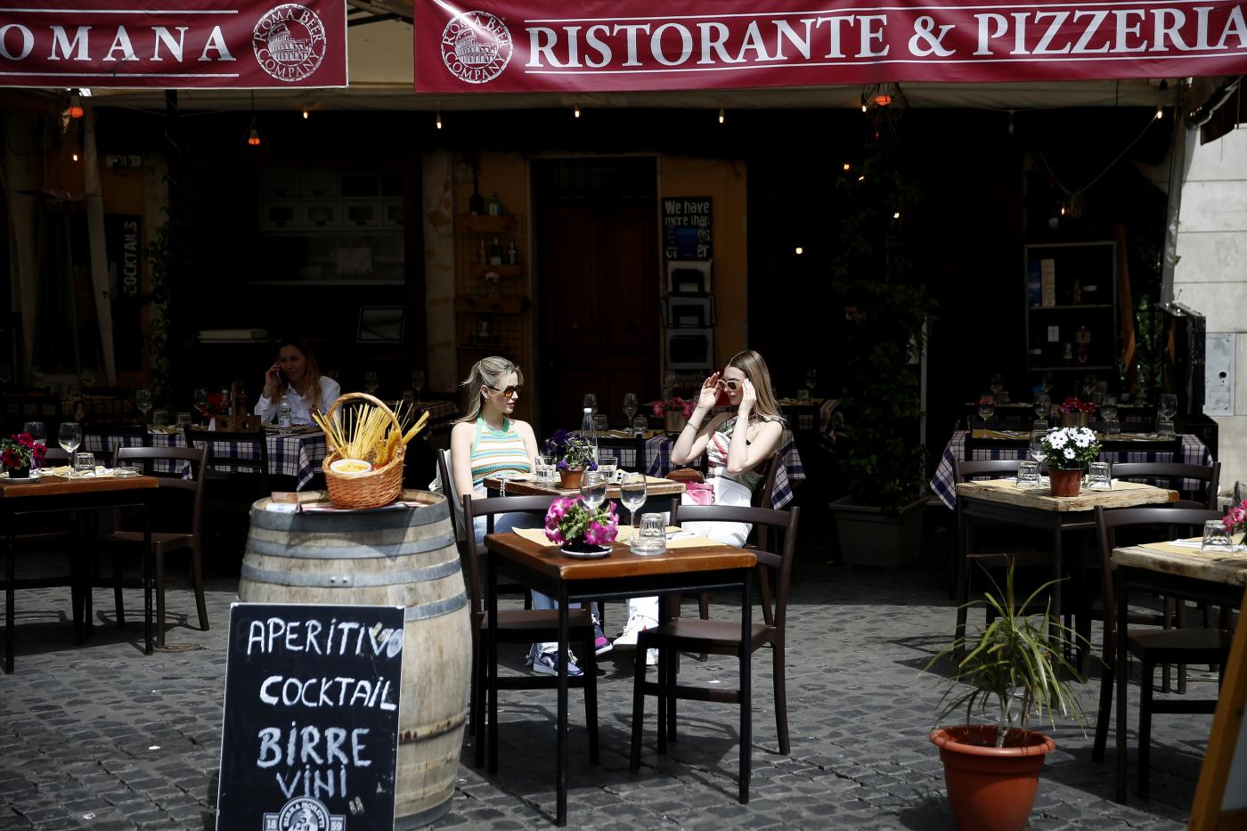 Covid, si cerca mediazione: zona gialla oltre 10% terapie intensive occupate. Cabina di regia nel pomeriggio