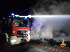 Camion vigili fuoco di notte