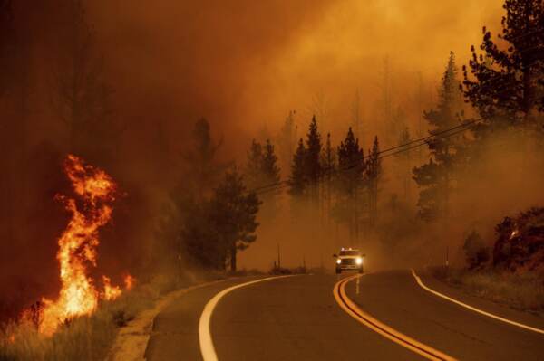 Stati Uniti, incendi dilagano la California