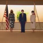 Olimpiadi, Jill Biden accolta dal premier Suga