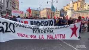 G20 Ambiente, il corteo degli antagonisti in una Napoli blindata dalle Forze dell’Ordine