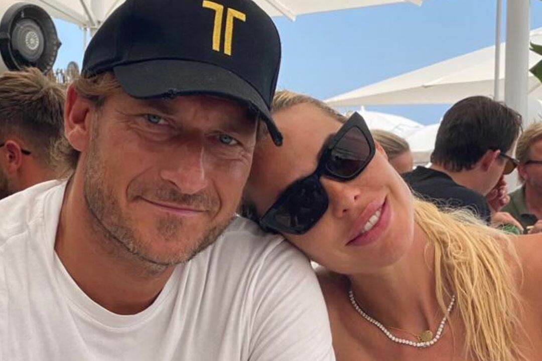 Ilary Blasi ha denunciato Totti per abbandono di minore