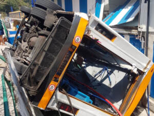 Capri, minibus precipita a Marina Grande: un morto e 28 feriti