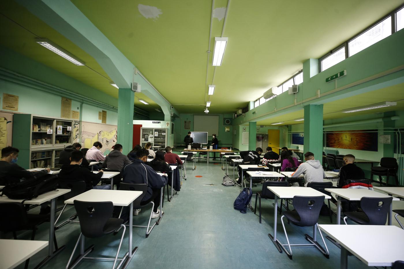 Scuola, Sileri: “Difficile ricominciare in presenza a settembre” Scuola, Sileri: “Difficile ricominciare in presenza a settembre”