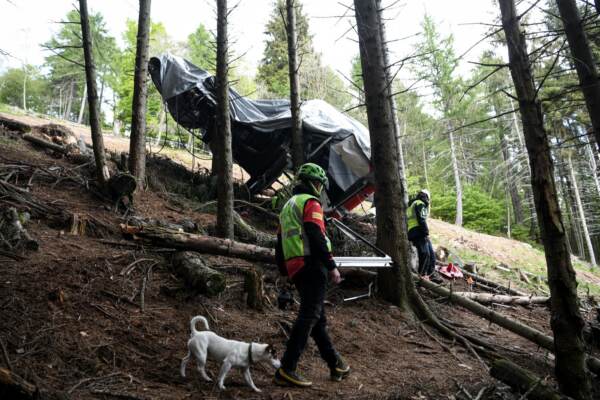 Strage funivia Stresa-Mottarone, sopralluogo tecnico sul luogo della tragedia