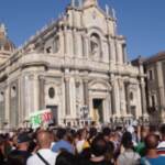 No al green pass, centinaia in piazza a Catania: “I nostri governanti camerieri delle oligarchie”