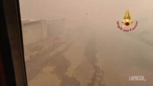 Sardegna, l’Oristanese in una coltre di fumo per gli incendi