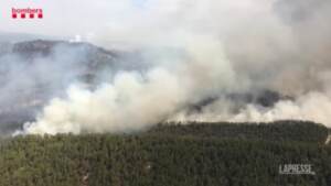 Spagna, vasto incendio nel nord-est: a fuoco oltre 1.200 ettari di bosco