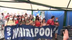 Napoli, operai Whirlpool bloccano imbarchi per le isole al porto