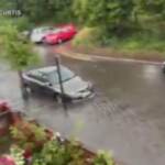 Londra, inondazioni dopo le forti piogge: auto sott’acqua