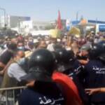 Tunisia, continuano le proteste nella capitale: scontri davanti al Parlamento