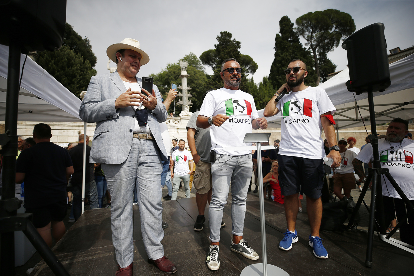 Green pass, in 200 al corteo ‘Io Apro’. Denunciati gli organizzatori di Piacenza e Genova Green pass, in 200 al corteo ‘Io Apro’. Denunciati gli organizzatori di Piacenza e Genova