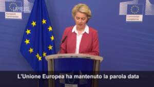 Vaccini, Von der Leyen: “Mantenuto parola, una dose a 70% adulti”