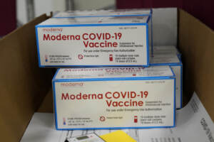 France: Le vaccin Moderna sera administré aux 12-17 ans