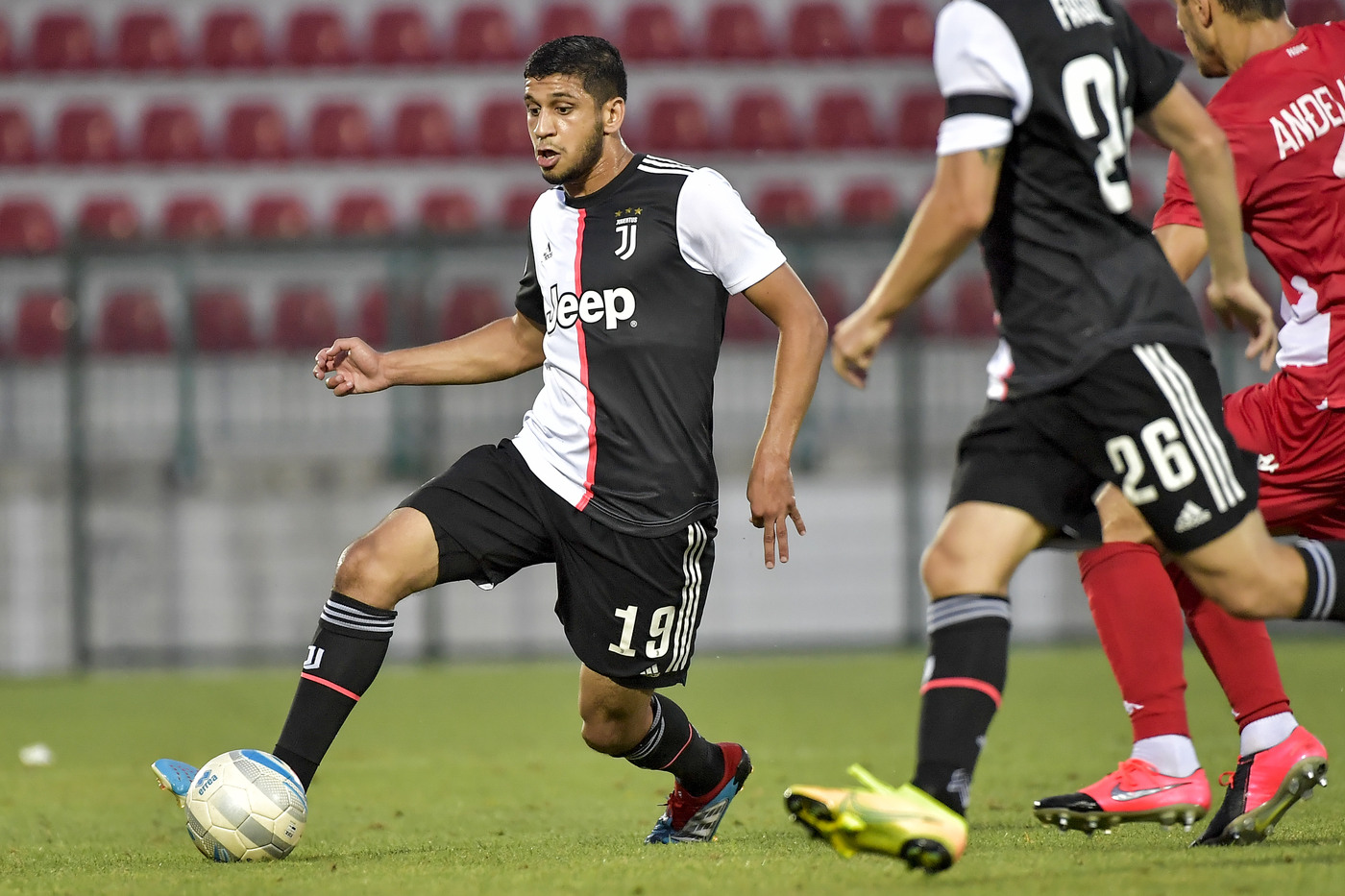 Juventus, Rafia positivo al Covid: gruppo squadra in isolamento