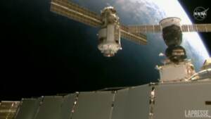 Spazio, il modulo Nauka si aggancia all’Iss: a bordo anche il braccio robotico ERA