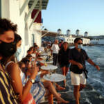 Covid, in Grecia polizia a Mykonos e Ios: si valutano chiusure