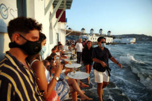Coronavirus: nuove restrizioni sull'isola di Mykonos, tempio del turismo e del divertimento