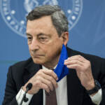 Dopo veti e tensioni Draghi strappa il sì alla riforma. Pontieri decisivi