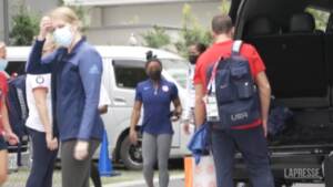 Simone Biles a Tokyo fuori dal furgone Usa