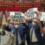 Green Pass, protesta di Fratelli d’Italia: bagarre alla Camera