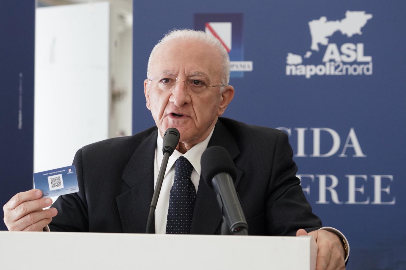 Covid, Campania: confermate mascherine all’aperto fino a fine agosto e stop alcolici dalle 22 alle 6