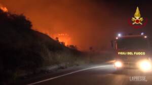 Incendi: vigili del fuoco ancora al lavoro in Sicilia, i roghi di notte nel Palermitano