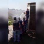 Incendi in Sicilia, anche la polizia al lavoro con gli idranti