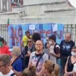 No Green Pass sfilano a Napoli: a Piazza Dante solo in 300