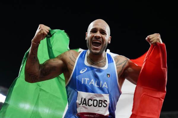 Tokyo 2020, Marcell Lamont Jacobs vince l'oro nei 100 metri con il nuovo record europeo di 9''80