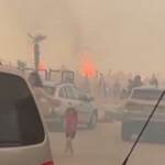 Maxi incendio a Pescara, bagnanti in fuga dalle spiagge