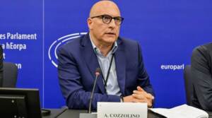 Scandalo Ue, sì a revoca immunità per Cozzolino-Tarabella