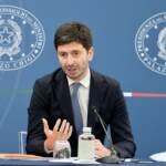 Prof senza Green Pass sospesi dopo 5 giorni. Dal 1° settembre obbligo per viaggi tra Regioni