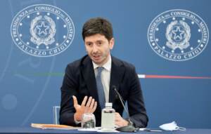 Presidente Draghi in conferenza con i ministri Roberto Speranza e Marta Cartabia